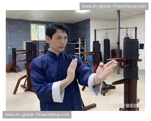 巅峰对垒：当云手的“虚”撞上钢膝的“实”，太极与泰拳的跨时空博弈